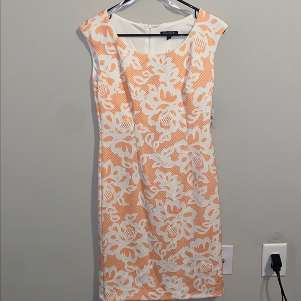 Peach/white sleeveless dress